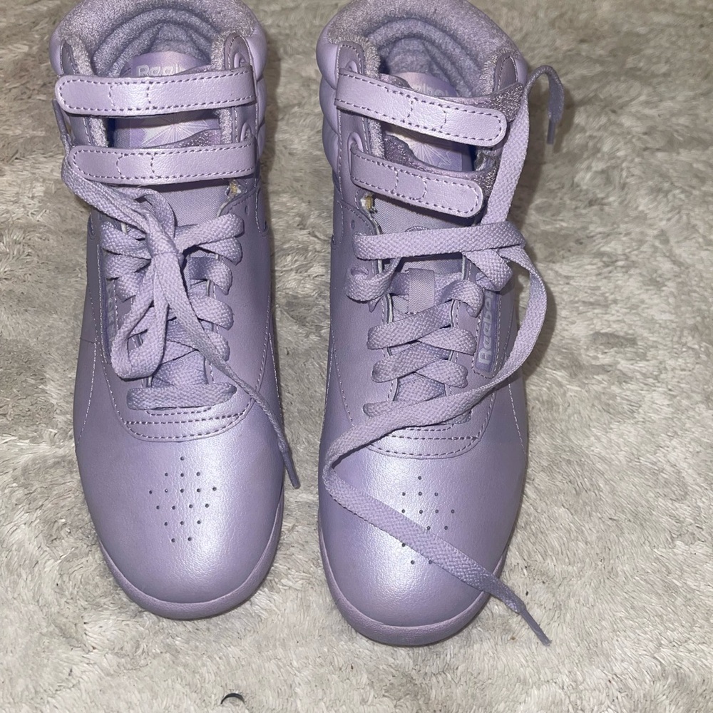 Reebok women show size 7 USA